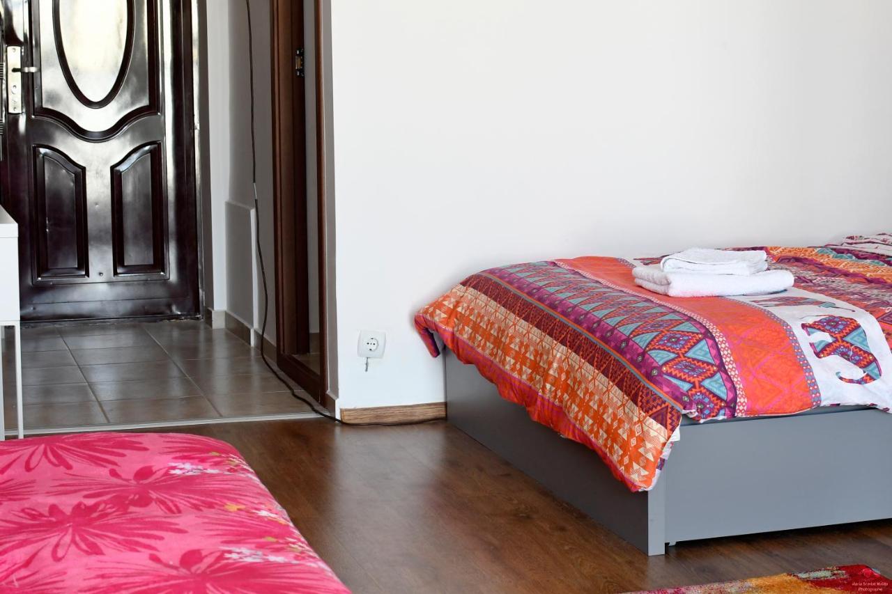 Lovely 1 Bedroom Apartment With Free Street Parking Bucarest Exterior foto